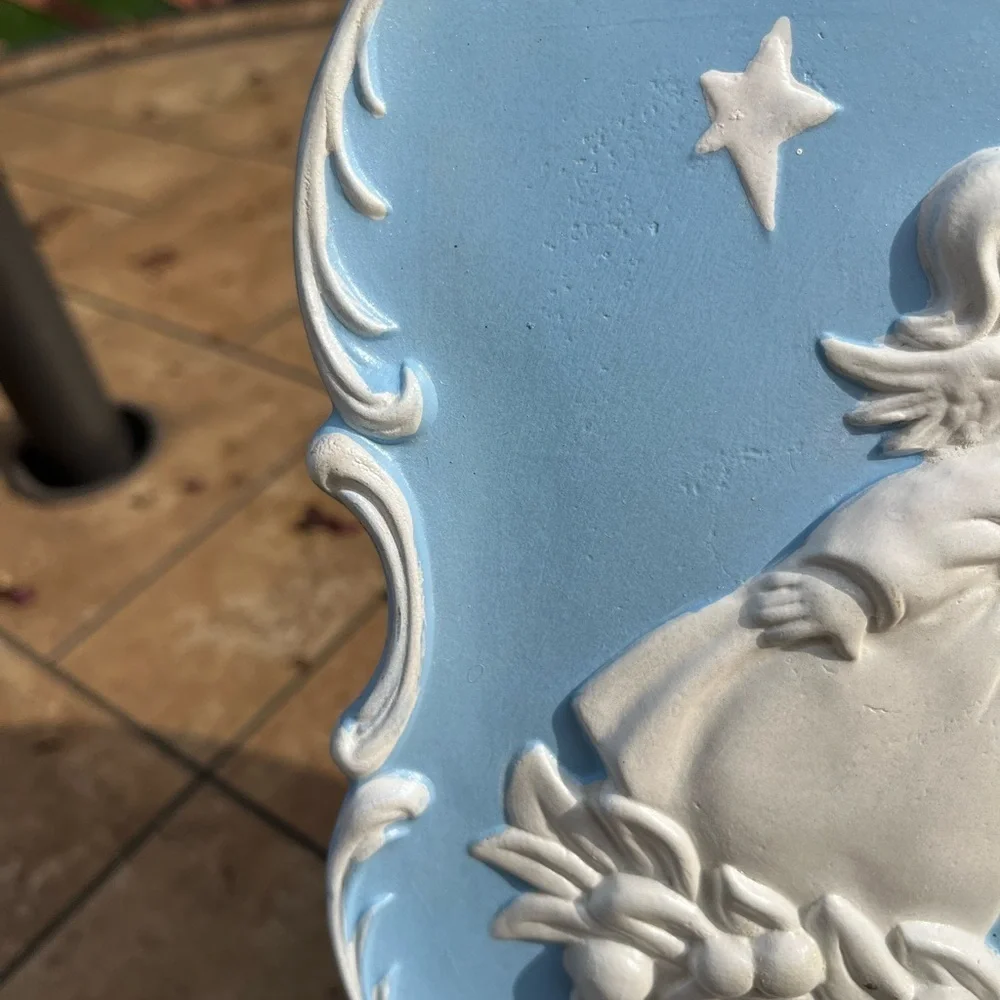Vintage 3d embossing wall hanging, plague Angeles kissing scene